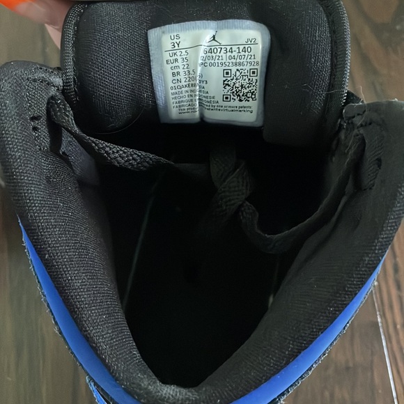 Royal blue Jordan 1, kids 3Y women’s 4.5 - Picture 2 of 3